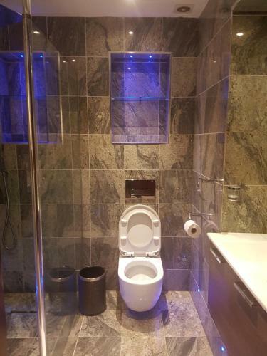 Check Inn Hotel