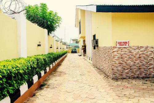 K-yellow Hotel And Resorts