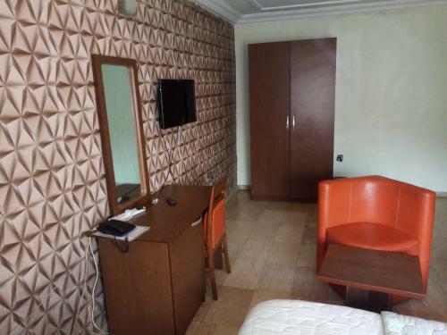 Brentwood Hotel And Bar