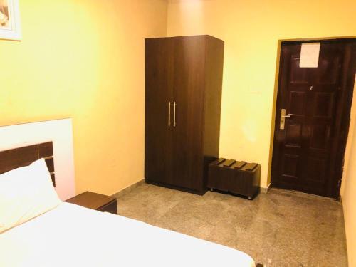 Hotel Class Suite @ Elicris Place 1