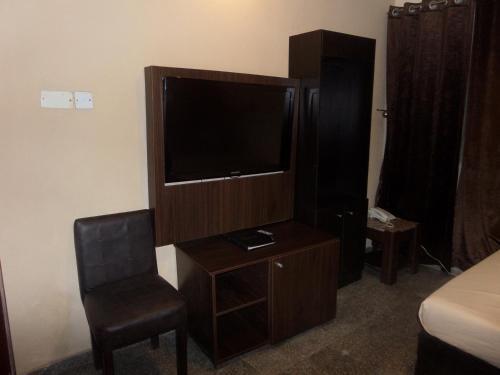 Hotel Class Suite @ Elicris Place 1