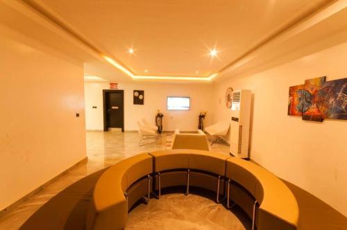 The Point Hotel & Suites