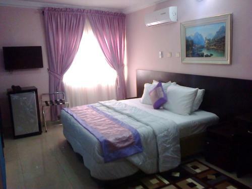 Conference Hotel And Suites Sagamu