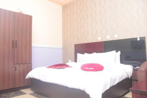 Titanic View Hotel & Suites