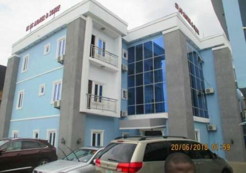 11:45 Hotel & Suites