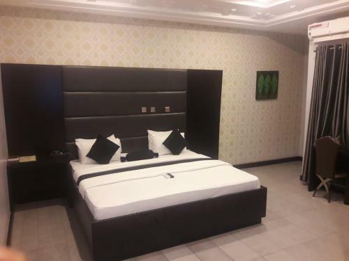 Autograph Hotels And Apartments