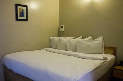 Dv8 Hotel