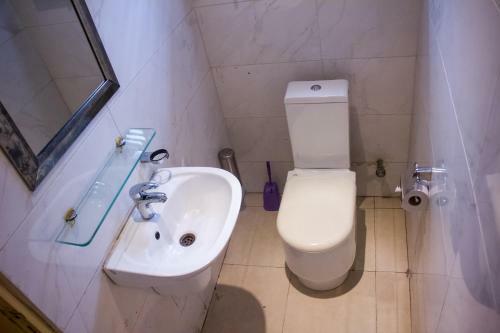 Dv8 Hotel