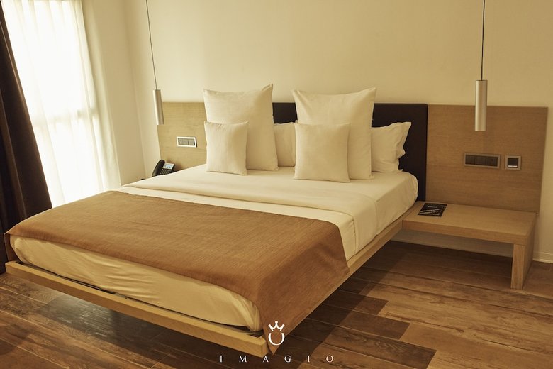 Hotel Sv Chrome