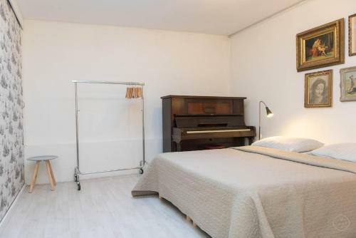 Bed & Breakfast Authentic West Apartment