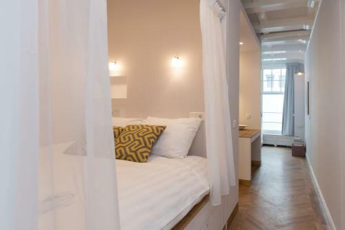 Monumental Canal Apartment