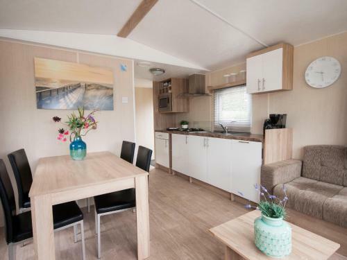 Holiday Home Rcn Toppershoedje.1