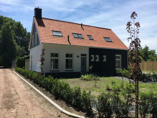 Comfortable Holiday Home In Oostkapelle Near Beach