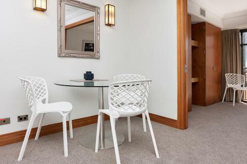 Qv Metropolis Private Apartment With Balcony & Harbour View