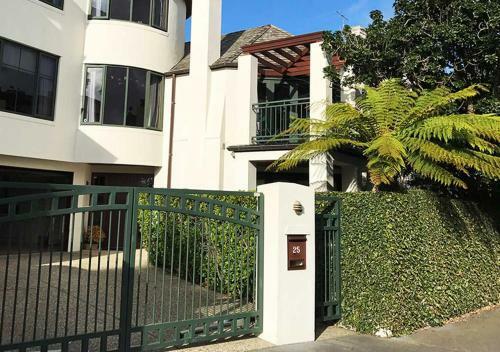 Bed & Breakfast Parnell Garden Suite