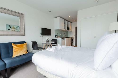Beautiful Studio Apartment With Pool And Gym!