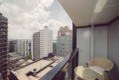 Under The Sky Tower -- Brand New Modern Apartment