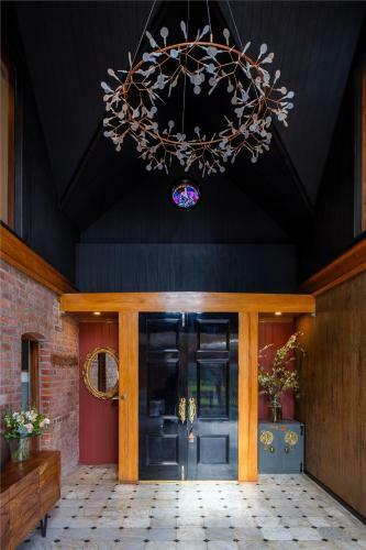 Hostal Britten Stables Library Suite
