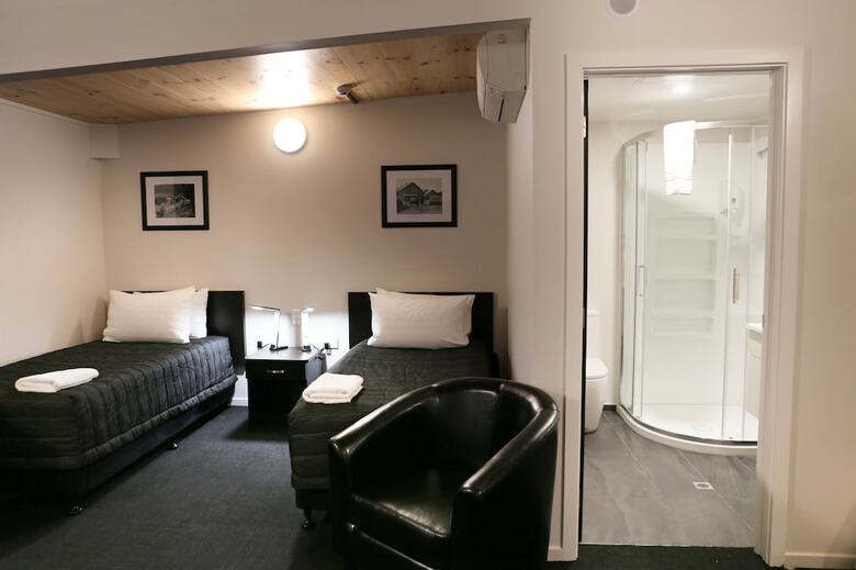 Hotel 24seven Inn