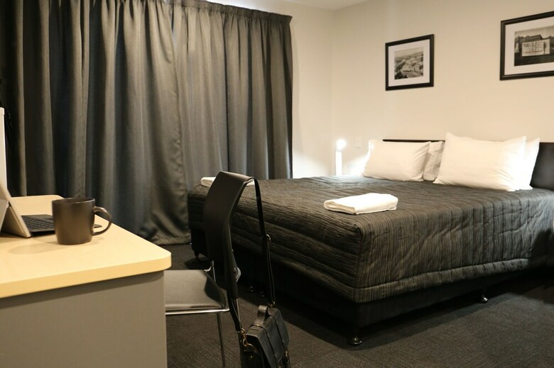 Hotel 24seven Inn