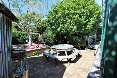 Bed & Breakfast Laharan Retreat