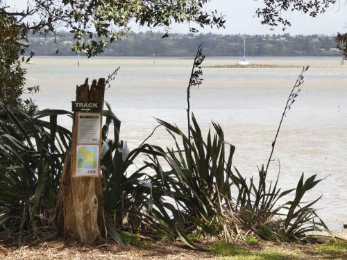 Lodge Aroha Island