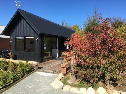 Black Beech House With Stunning Outdoor Bath