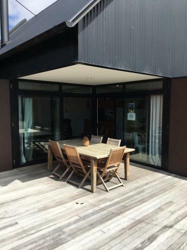 The Black House With Stunning Outdoor Bath