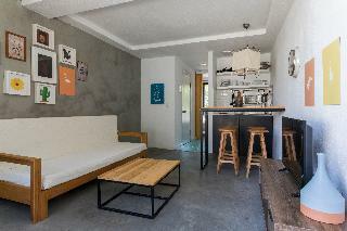 Daphnis Hotel
