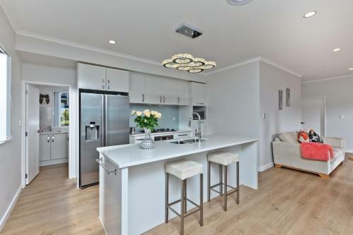 Orewa Brand New Sunshine Home Stay