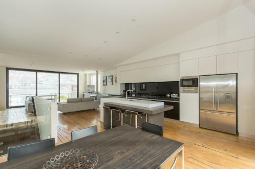 Lakeshore Springs Apartments