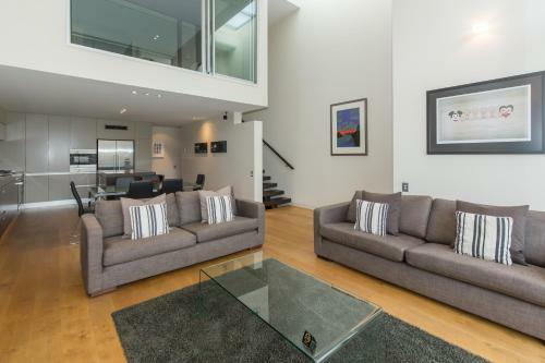 Lakeshore Springs Apartments