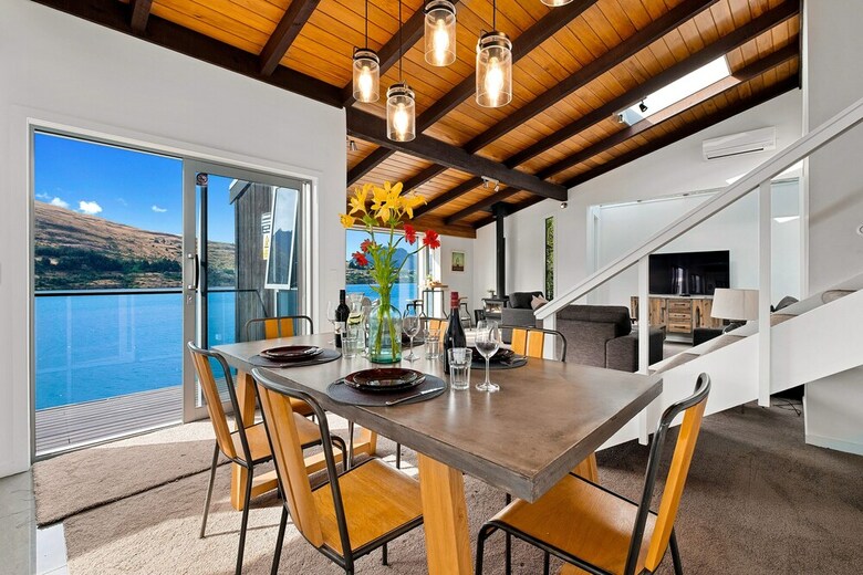 Queenstown Lakefront Dream