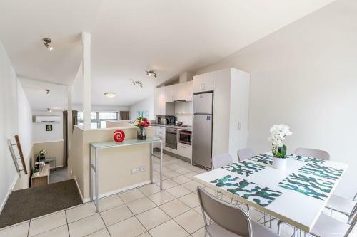 Lake View Greenstone Apartment Two