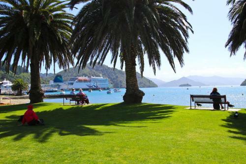 Oxley's Waterfront Luxury Apartment