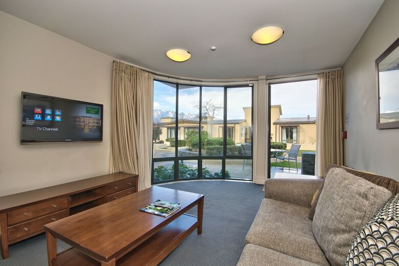 Garden Apartment 624 The Beacon