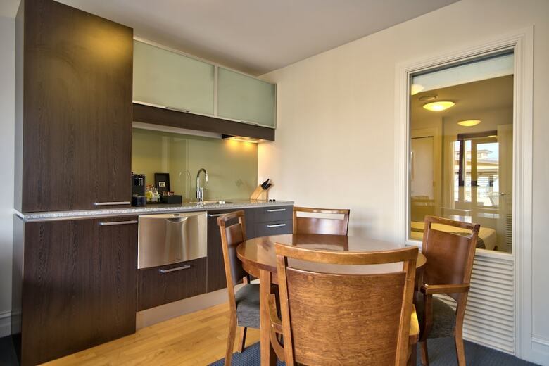 Garden Apartment 624 The Beacon