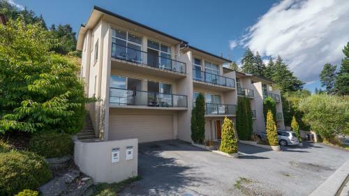 Tirohanga Lodge