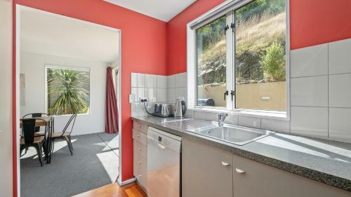 Tirohanga Lodge