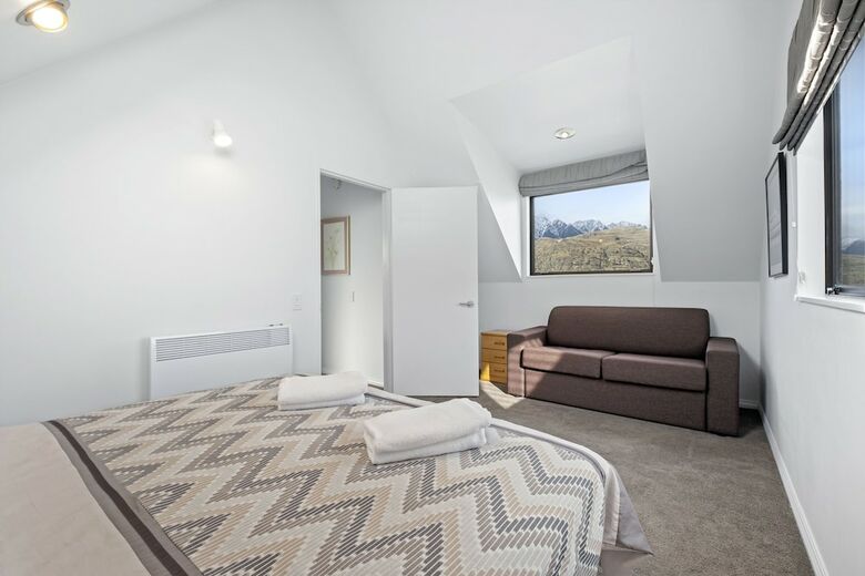 Woodlands Close Retreat