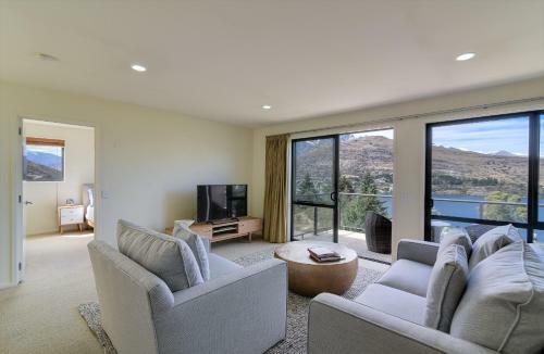 Lodge Q Hut