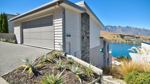 Mountain & Lake Views