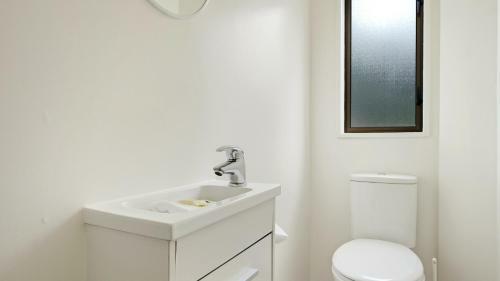 Lakeview 1 Apartment