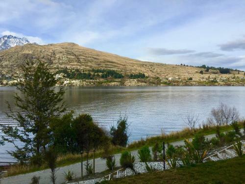 New Lakeside Apartment