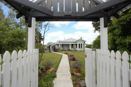 Bed & Breakfast Pukepapa Lodge