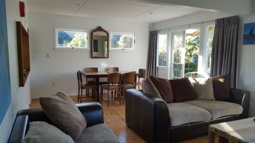 Hot Water Beach Surf Sound Cottage