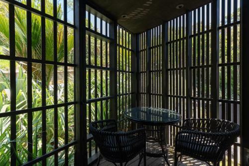 Villa Lantern House