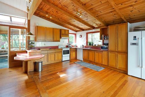 Oakura Bay Villa