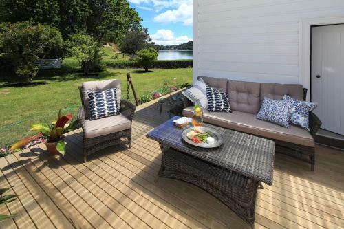 Oakura Bay Villa