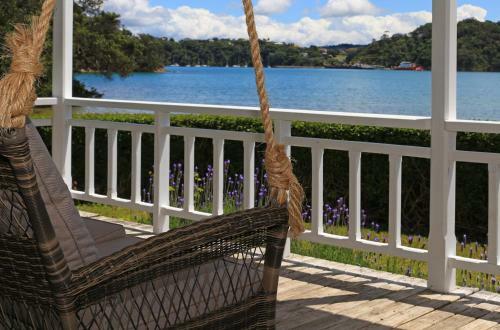 Oakura Bay Villa